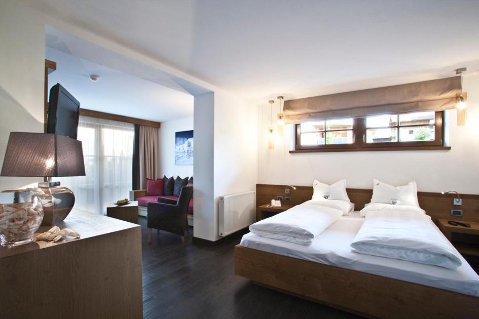 Hotel La Fradora - Dolomites Hotel 산카시아노 객실 사진